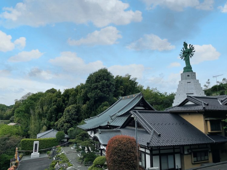 町田市にある東光寺の千手観音菩薩像。