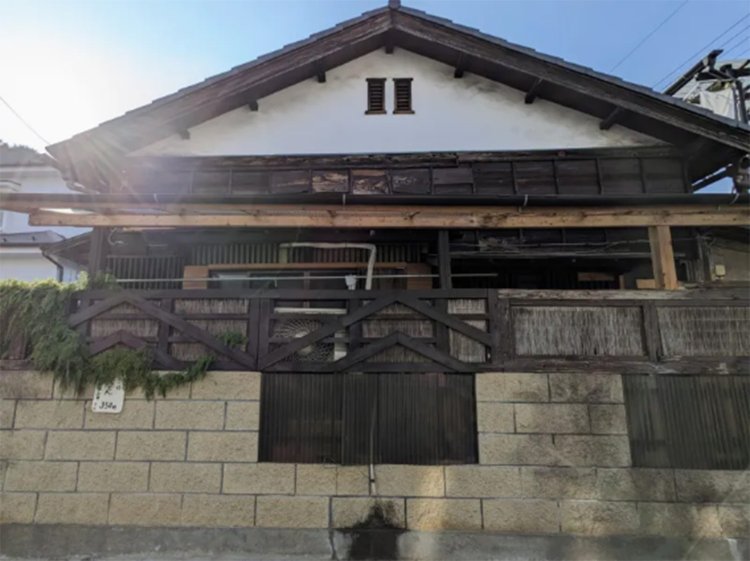 どこを見ても、“ただの家”ばかり。