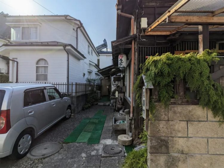 その場でウロウロしていると……。