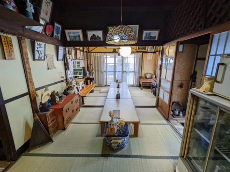 『草庵』の店内。