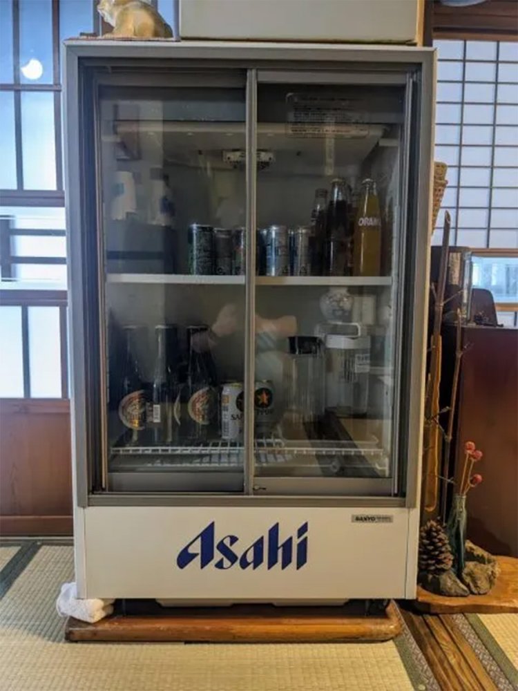 畳の上に冷蔵庫！