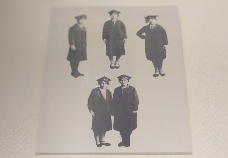 神田学生街を闊歩する角帽の女子学生。 当時の感覚だと、これは “珍獣”か!?【三淵嘉子の東京を歩く②】