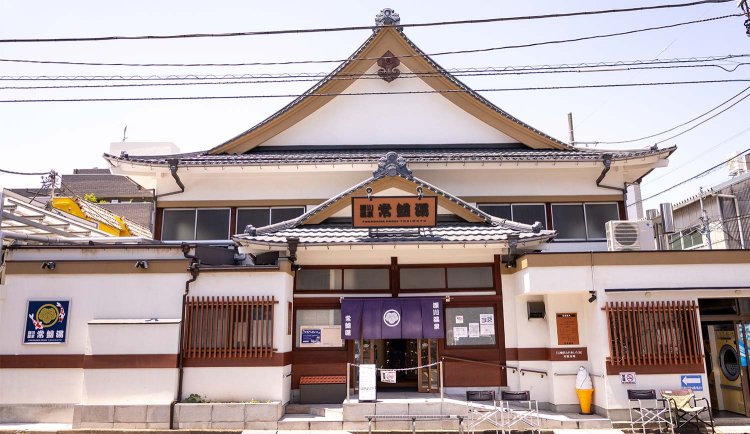 昭和からの宮造りの建物はそのままだよ！