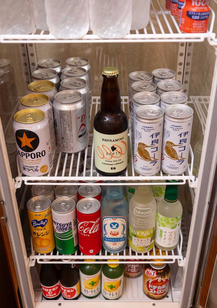 冷蔵ケースには近所の『BEER VISTA BREWERY』の瓶ビール700円も。