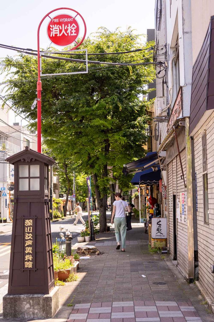 朝の深川資料館通り。