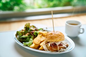 【散歩の達人】〝熱海の味″を楽しむとっておきグルメ