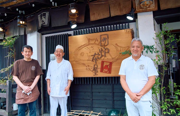 櫻井さん（右）は、隣接する和魚料理店『囲炉茶屋 離れ家 翠々』も営む。