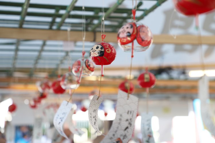 キュートな表情の「厄除だるま風鈴」は1個2000円。