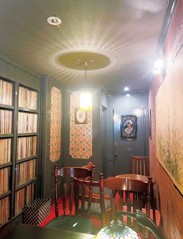 常盤さんが愛する京都の老舗ジャズ喫茶『jazz spot YAMATOYA』。初めて訪れたのは20年以上前だとか。5000枚超のレコードがある。