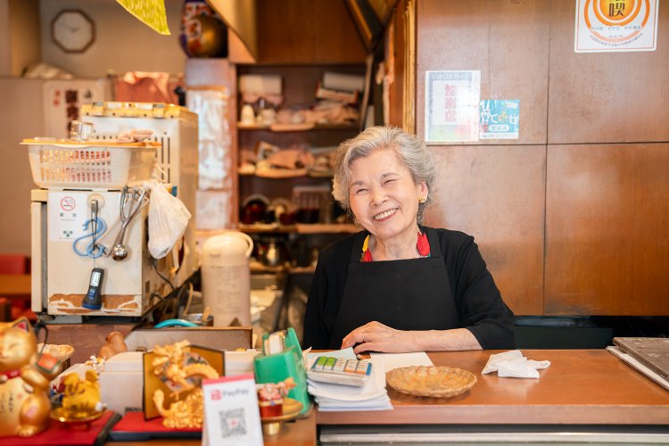 女将の湯原育代さん。