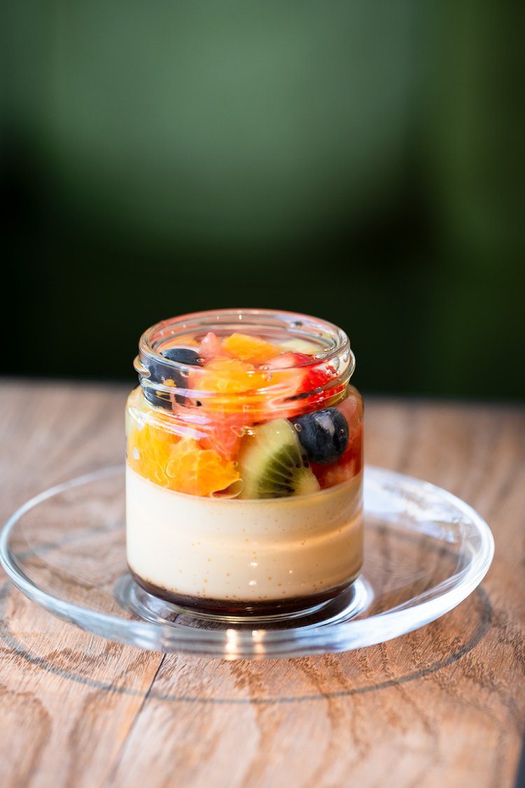 ミニ アラモ640円。季節のフルーツを4、5種類使用している。