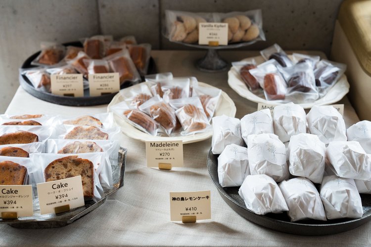 おみやげにぴったりの焼き菓子も販売。