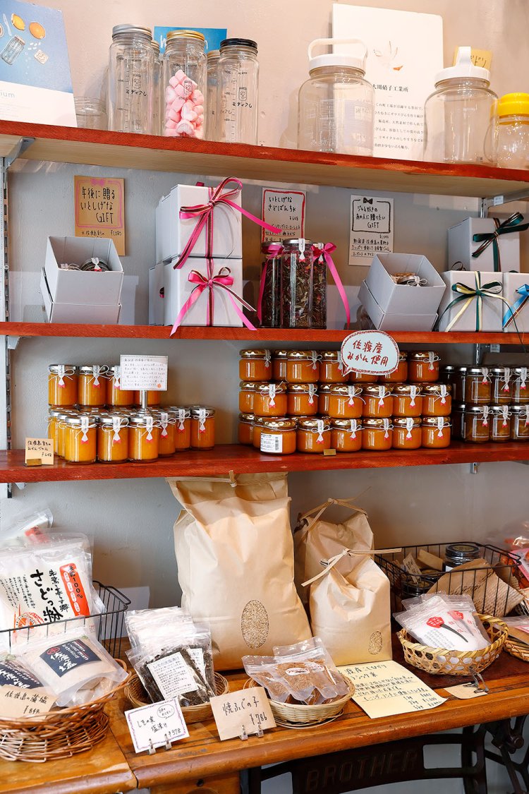 佐渡食材を販売。なかでも佐渡バターは希少だ。