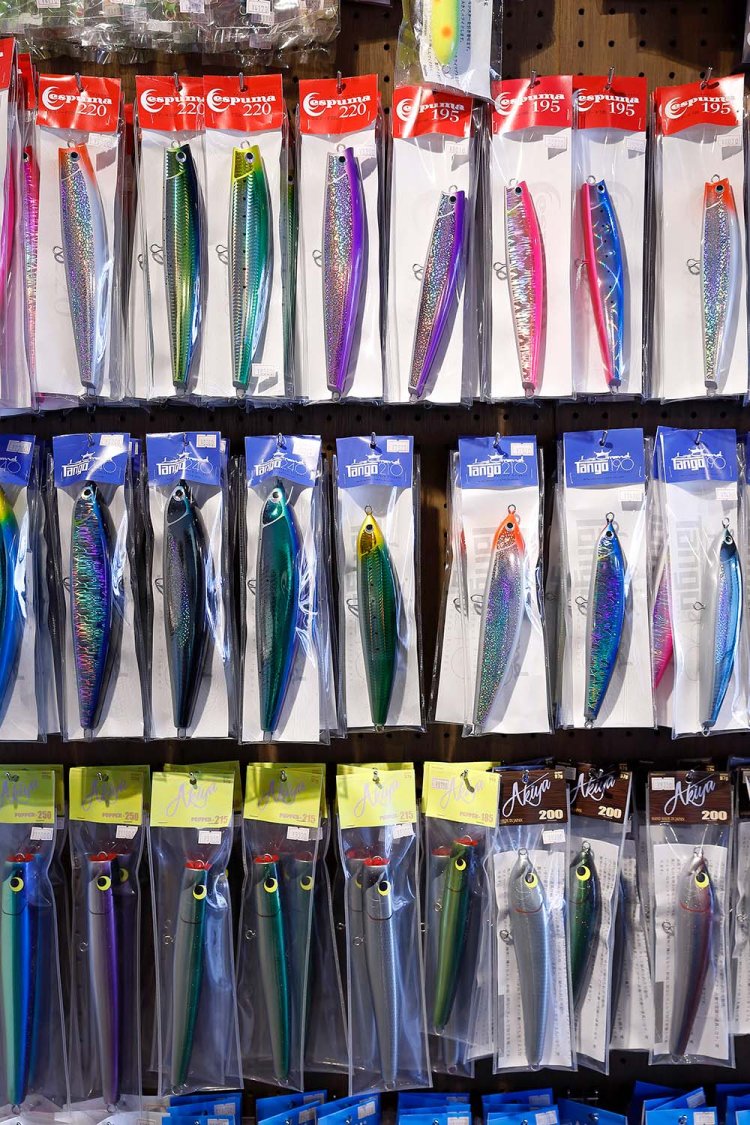 ウッド材や硬質発泡素材などで作られたルアー。