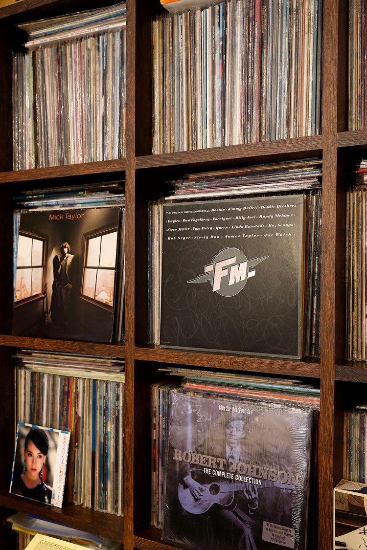 50年集めた中古レコードは掘りがいあり。試聴可。