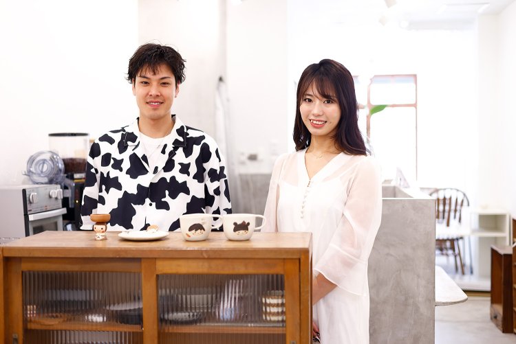 えんさん（右）とスタッフの田中さん。