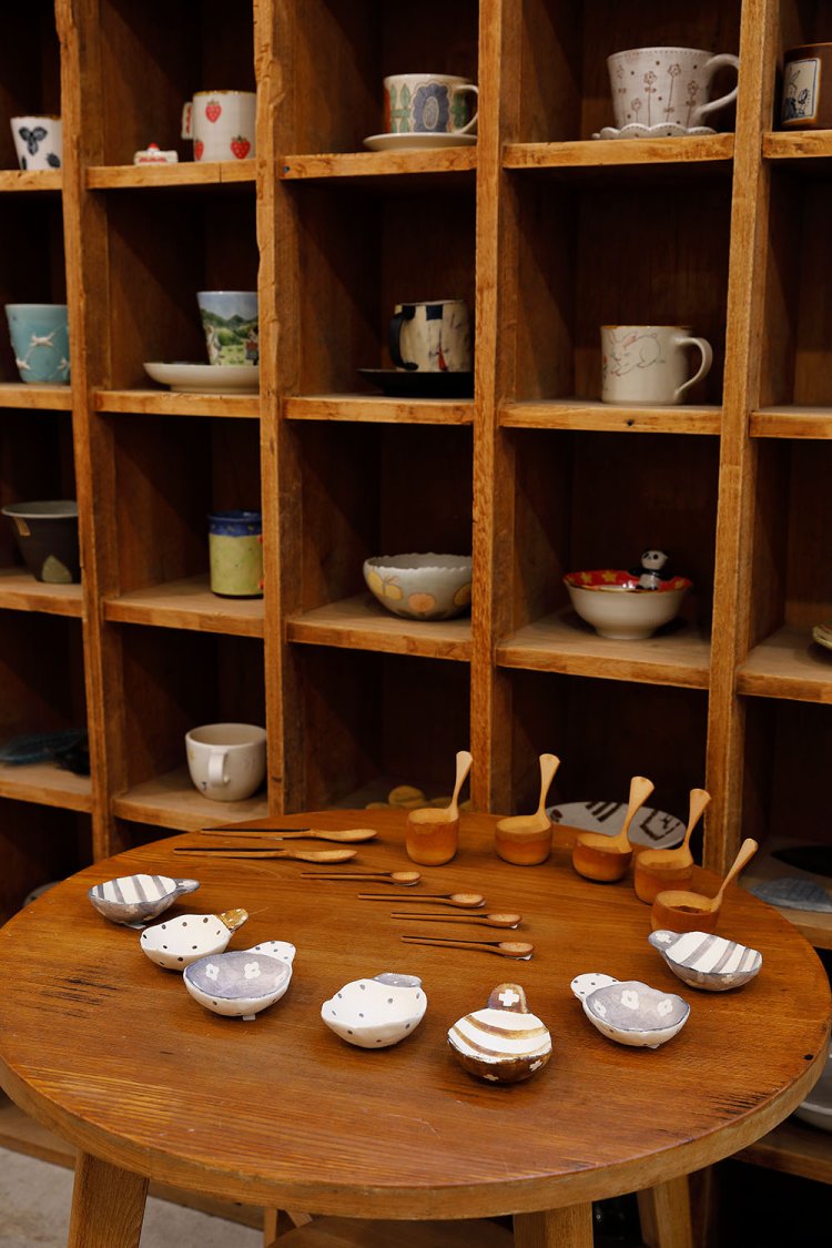 好きな器を選んでお茶できる。