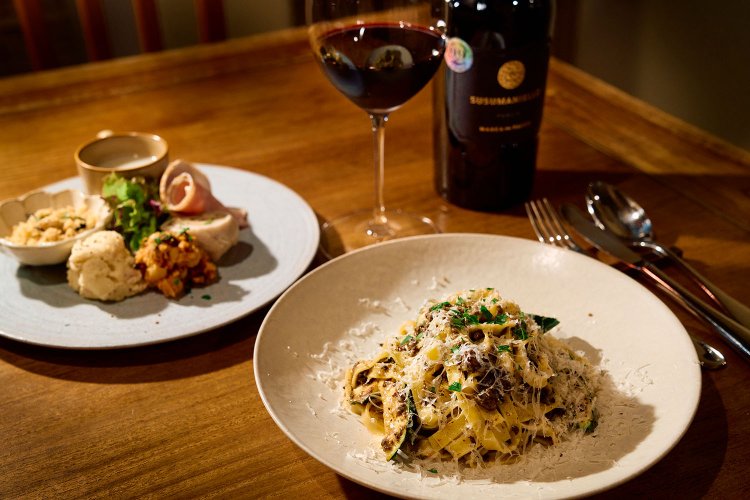 熱海旅行の締めは気鋭のワイン酒場3店で。一見でもほっとする気取らなさ