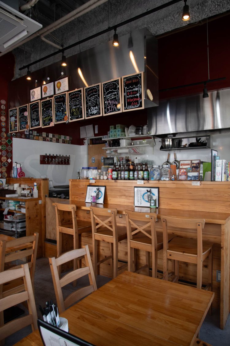 木材をふんだんに使った温かみのある店内。
