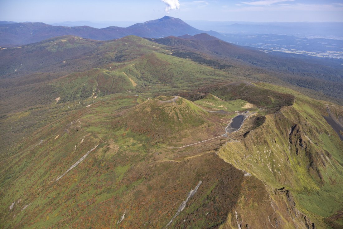 空から見るニッポン。ただいま、秋田駒ヶ岳の上空です！