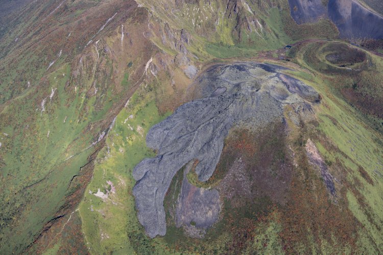 1970年に南部カルデラにある女岳から流れ出た溶岩流。長さは火口から500mほどある。