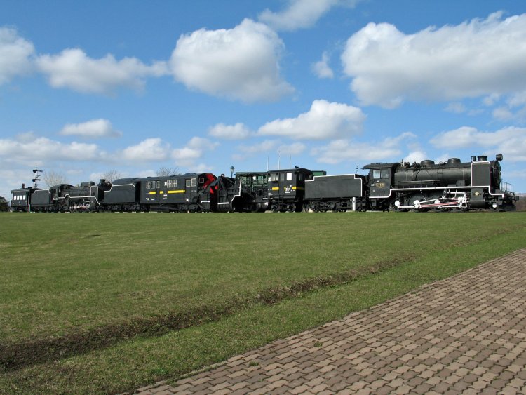 SL排雪列車・キマロキ。機関車やマックレー車、ロータリー車が連結する編成からキマロキと名づけられた。