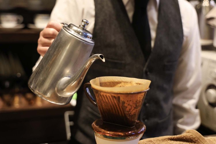 コーヒーは1杯ずつ、じっくりとペーパードリップする。