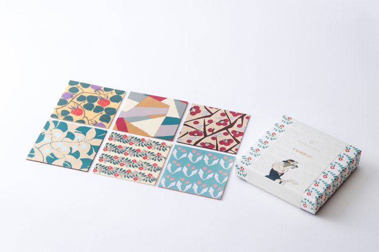 千代ちょこ（6枚入り）展覧会場限定パッケージの千代紙『蔓草』4200円。