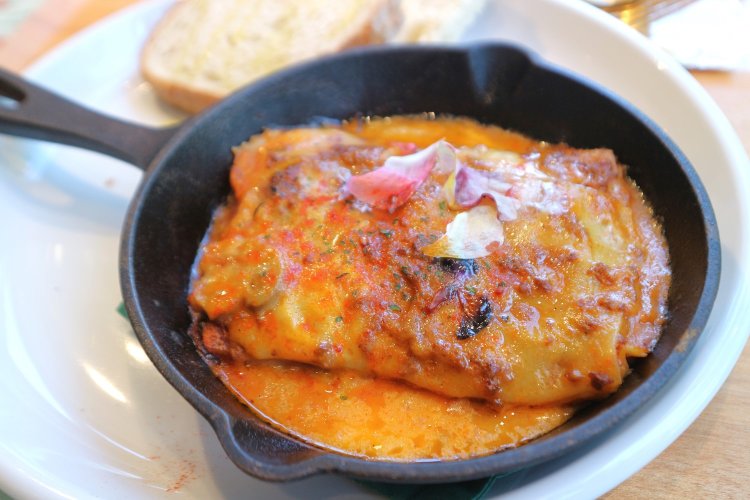 FLOWERS BAKE & ICE CREAM