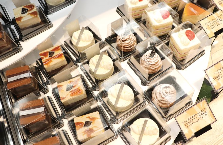 『ブールヴァール・デ・ガトー』のケーキなど、近隣エリアで人気の専門店の味も。