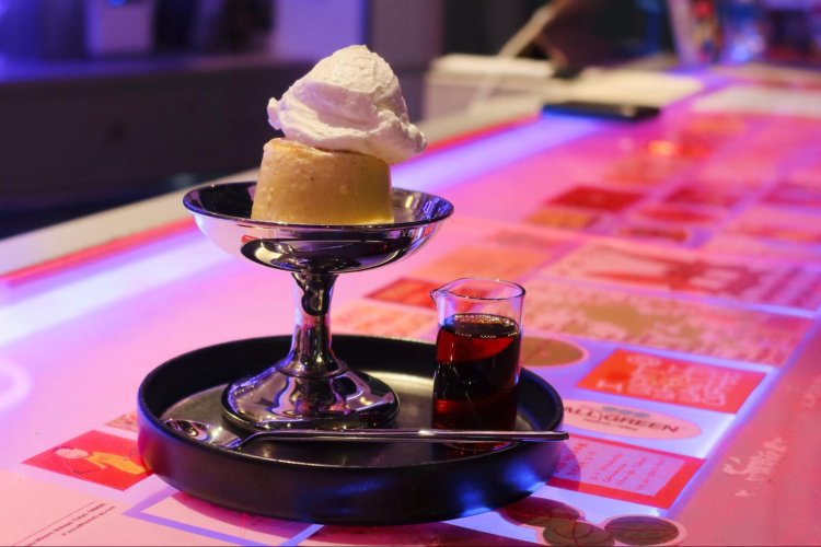 プリンブリュレ500円。付属のカラメルソースを掛けてもよし。