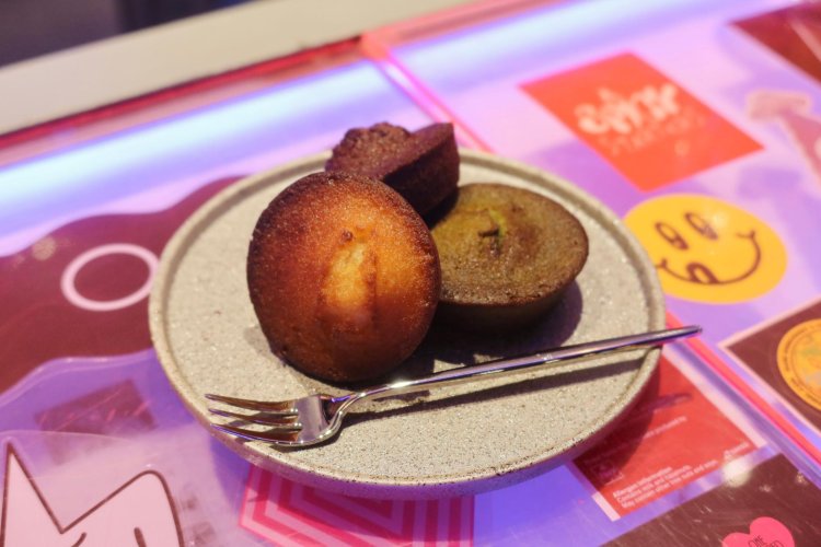 フィナンシェ各味1つ250円。