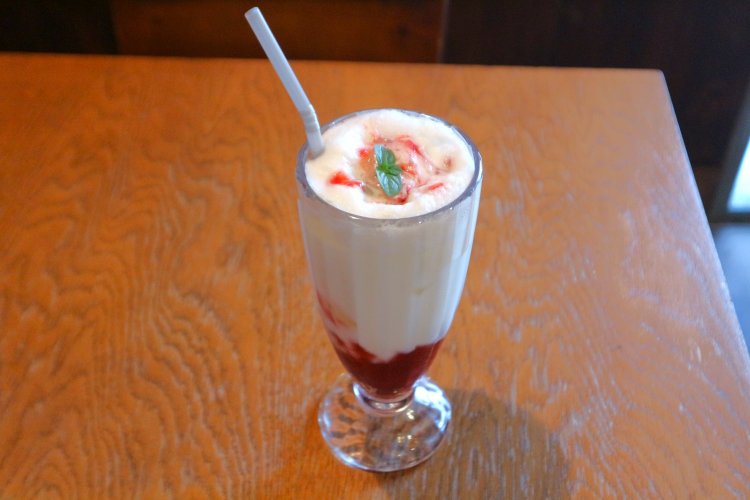 いちごみるくは1杯でボリュームたっぷり。いちごの甘ずっぱさとミルクのやわらかな甘みが好相性。