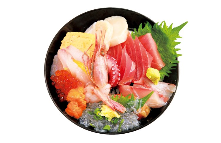 この日はマグロやウニ、地魚の生シラスなどがのったにし与丼2500円。魚河岸定食1150円も人気。