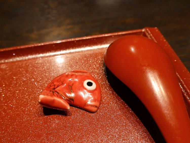 かわいらしい箸置きもバリエーション豊富。こちらも来店のたびに注目してみよう。