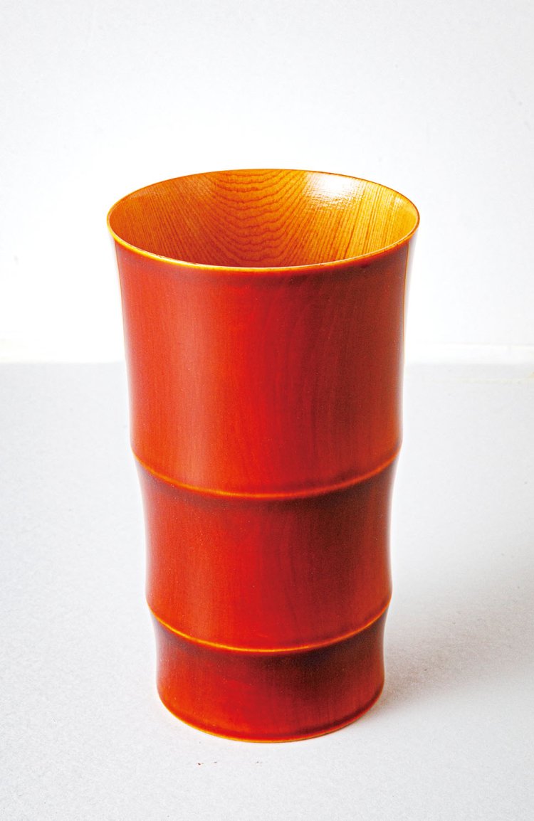 竹をイメージしたタンブラー（上）8800円。