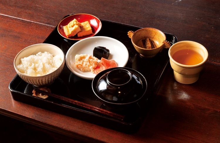 朝食では、かぶらずしをはじめ、富山の伝統的な発酵食を味わえる。