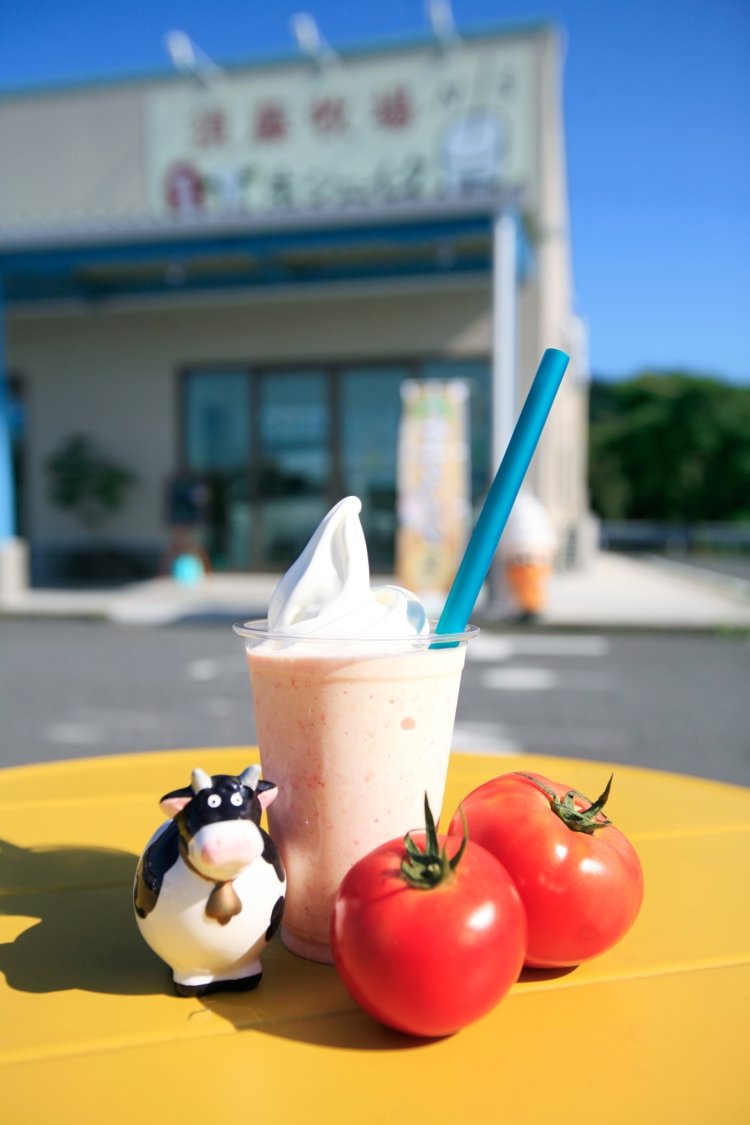 『須藤牧場』内のカフェ 『CowBoy』（土・日・祝11:00〜16:00のみ営業）のトマト生シェイク。