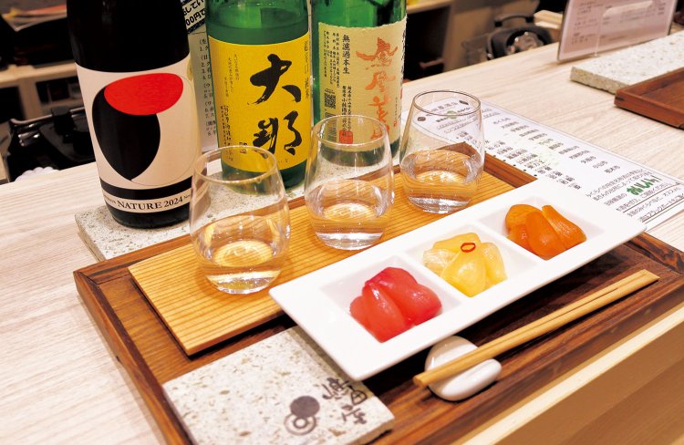 栃木ののみくらべ1200円と日光ろばた漬け・らっきょ3種盛500円。のみくらべはこの日、11種から3種を選択できた。