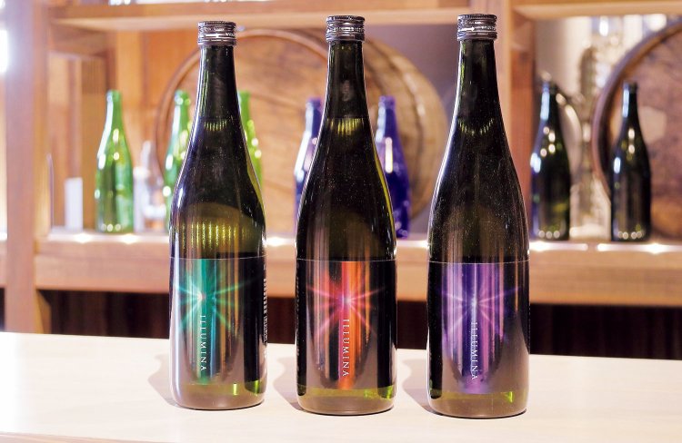「ILLUMINA」各720㎖2750円。緑光、赤光、青光の3種があり、緑光が中間の味になる。