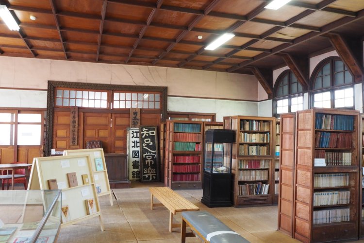創設120年の『江北図書館』は滋賀県最古。私設の図書館で、地元民の手で守られてきた。木ノ本駅下車すぐ。