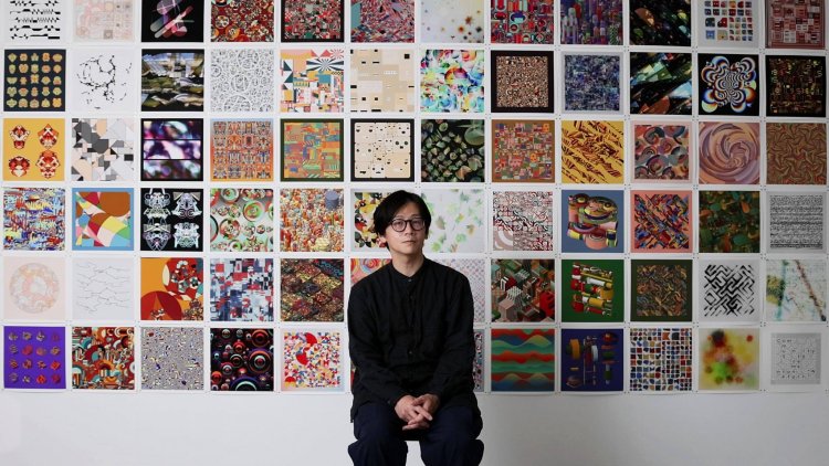 アーティスト／甲南女子大学文学部メディア表現学科准教授／ジェネラティブアート振興財団代表理事の高尾俊介氏。