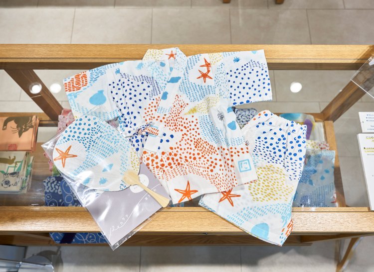 子ども用甚平は90cm・100cm・110cmの3サイズ展開で、 7700円から。
