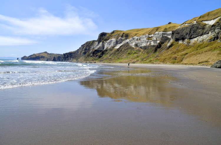 アイヌ民族の間では「ハワノタ（声のある砂浜）」と呼ばれていた。