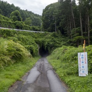 蒸し暑い真夏のひととき、霧も出る漆黒のトンネルへ。JR吾妻線の前身、旧長野原線をめぐる＜前編＞