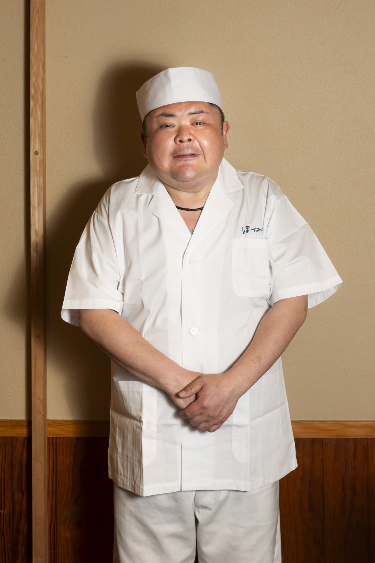 代表の石丸敏光さん。「南予地域の郷土料理づくしをお楽しみください！」。