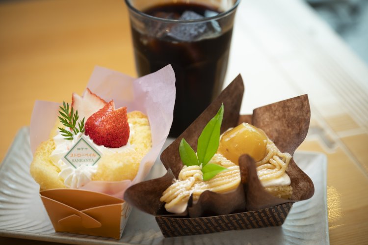 道の駅の中にある『ストローベイルSANKANYA（サンカンヤ）』では西土佐栗のモンブランなど、地のものを使ったスイーツが味わえる。
