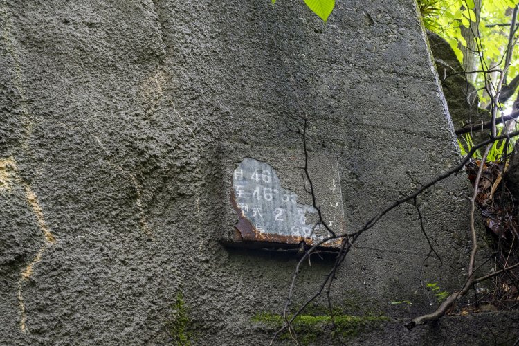 第二愛宕トンネル（だと思う）の銘板はご覧の通り判別しにくい。