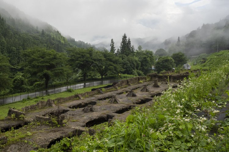 ホッパー上部。この穴から貨車へ鉄鉱石を流し込んでいた。