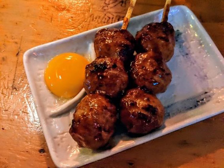 照りが美しいつくね。